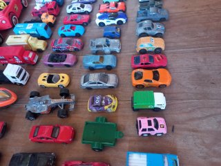 Lote grande miniaturas carros e veículos