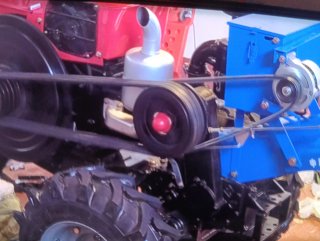 Motocultor rojo y azul