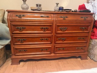 Cómoda de madera con 2 mesitas