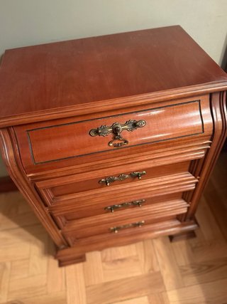 Cómoda de madera con 2 mesitas