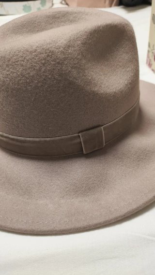 Sombrero rosa empolvado
