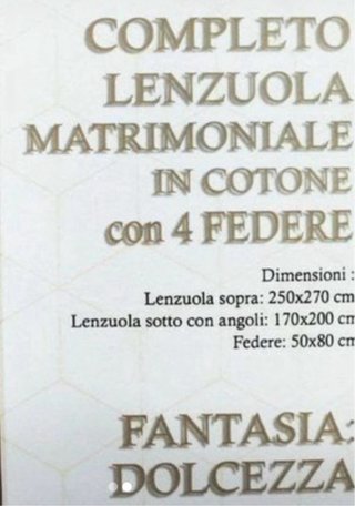 Biancheria con farfalle rosa e bianche