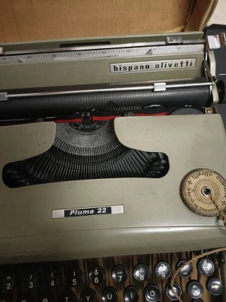 Máquina de escribir Hispano Olivetti Pluma 22