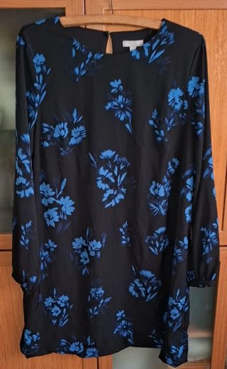 T44, H&M, vestido amplio y recto