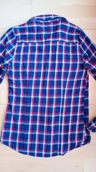Camisa de cuadros azul y roja