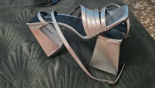 Sandalias plateadas Cesare Gaspari