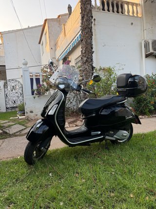 Vespa GTS Super 125 Negra ABS