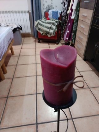 Portavelas de forja con vela morada