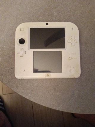 Consola Nintendo 2DS Blanca + 1 Cargador + FIFA10