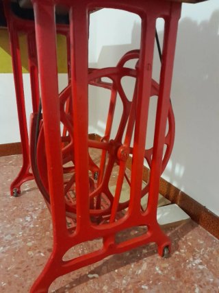 Máquina de coser antigua Refrey