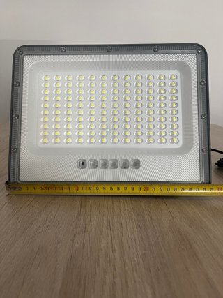2 focos solares 200W con mando