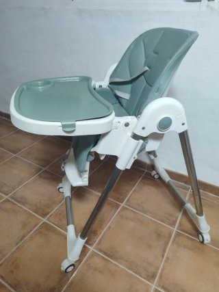 Trona de bebé color verde menta