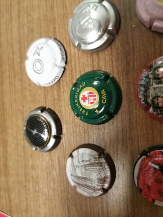 8 Chapas de Cava Colección