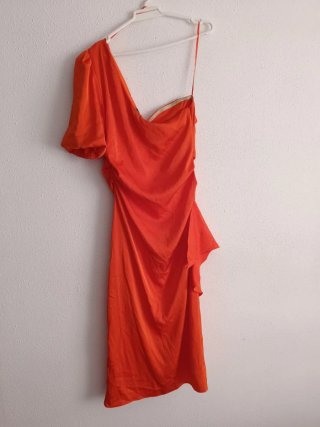 Vestido Zara midi satinado asimétrico talla S