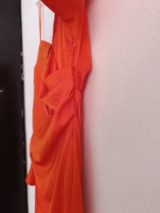 Vestido Zara midi satinado asimétrico talla S