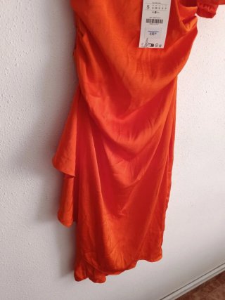 Vestido Zara midi satinado asimétrico talla S