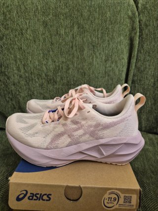 Asics Novablast 5 Nuevas Rosa/Blanco