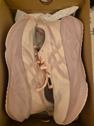 Asics Novablast 5 Nuevas Rosa/Blanco