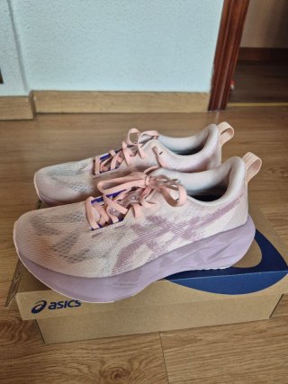 Asics Novablast 5 Nuevas Rosa/Blanco