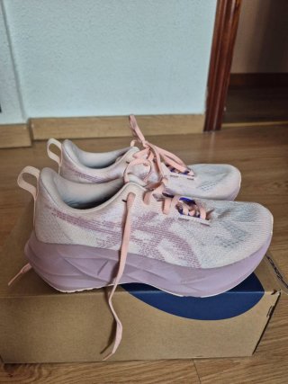 Asics Novablast 5 Nuevas Rosa/Blanco