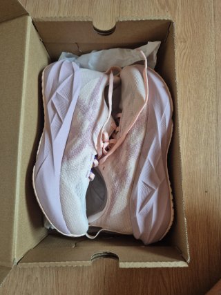 Asics Novablast 5 Nuevas Rosa/Blanco