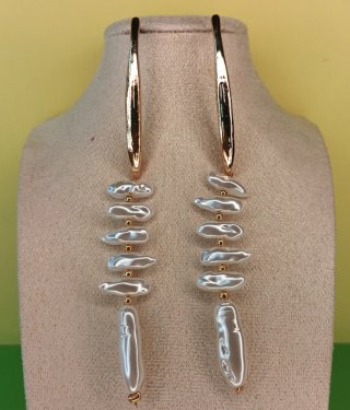 Pendientes Largos Perlas Resin Dorados