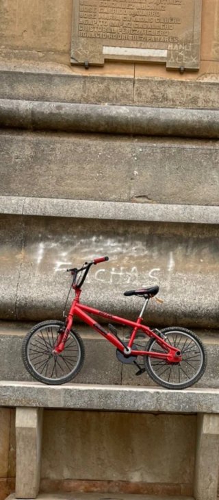 Bici BMX Roja y Negra