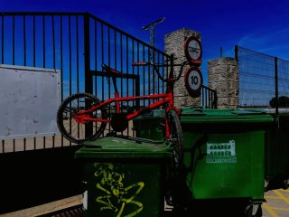 Bici BMX Roja y Negra