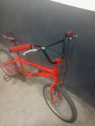 Bici BMX Roja y Negra