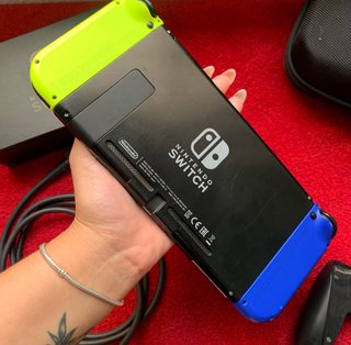 Nintendo Switch + MicroSD 128GB + Accesorios
