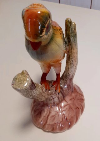 Figura loro cerámica