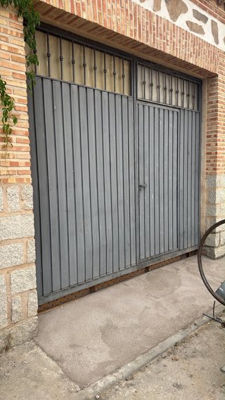 Puerta de garaje metálica