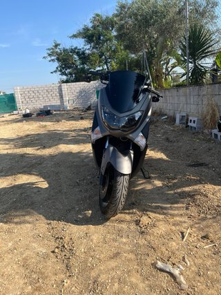 Yamaha NMAX gris