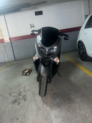 Yamaha NMAX gris