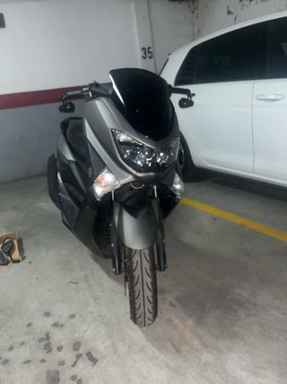Yamaha NMAX gris