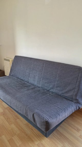 Sofá cama libro gris con 4 cojines