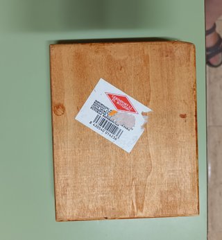 Caja de madera decorada con ovejas