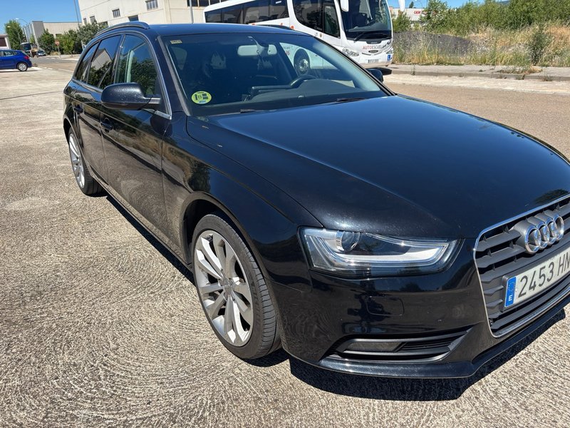 Audi A4 AVANT S-Line 143 2.0 - foto 1