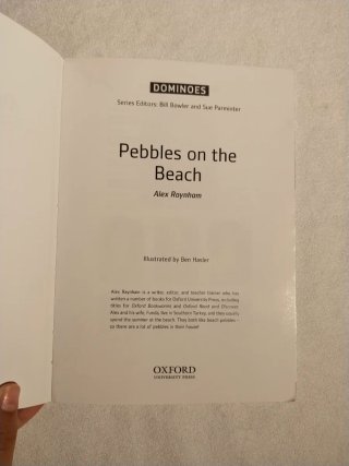 Libro Pebbles on the beach