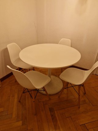 Sillas blancas