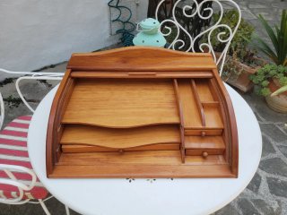 Organizador de escritorio de madera con persiana