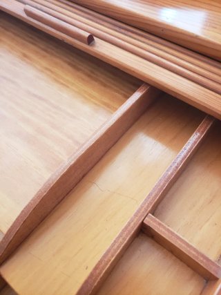 Organizador de escritorio de madera con persiana