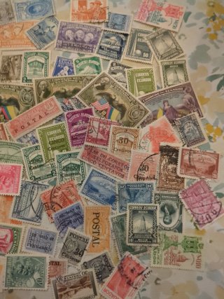 Lote 90 sellos Ecuador usados y nuevos