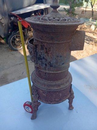 Estufa antigua de hierro fundido