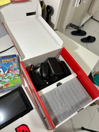 Nintendo Switch + 2 Giochi