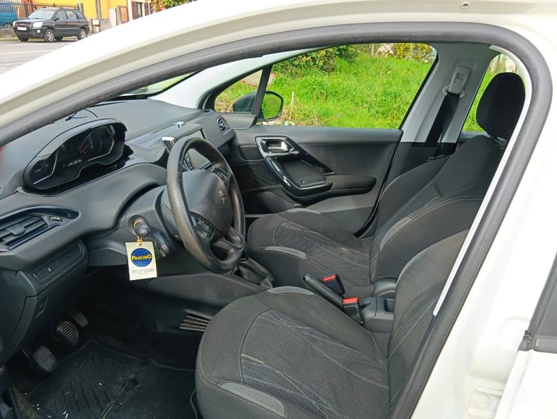 Peugeot 208 2013 - foto 1