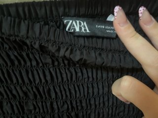 Falda Zara negra con volantes
