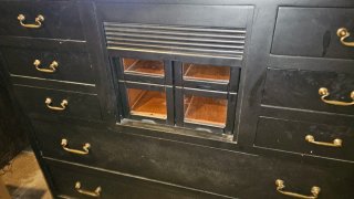 Mueble de madera maciza negro