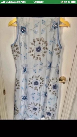 Vestido azul con bordados y lentejuelas