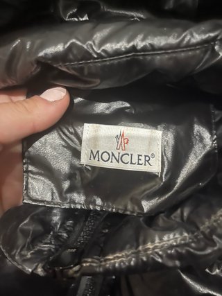 Chaqueta Moncler Negra con Capucha